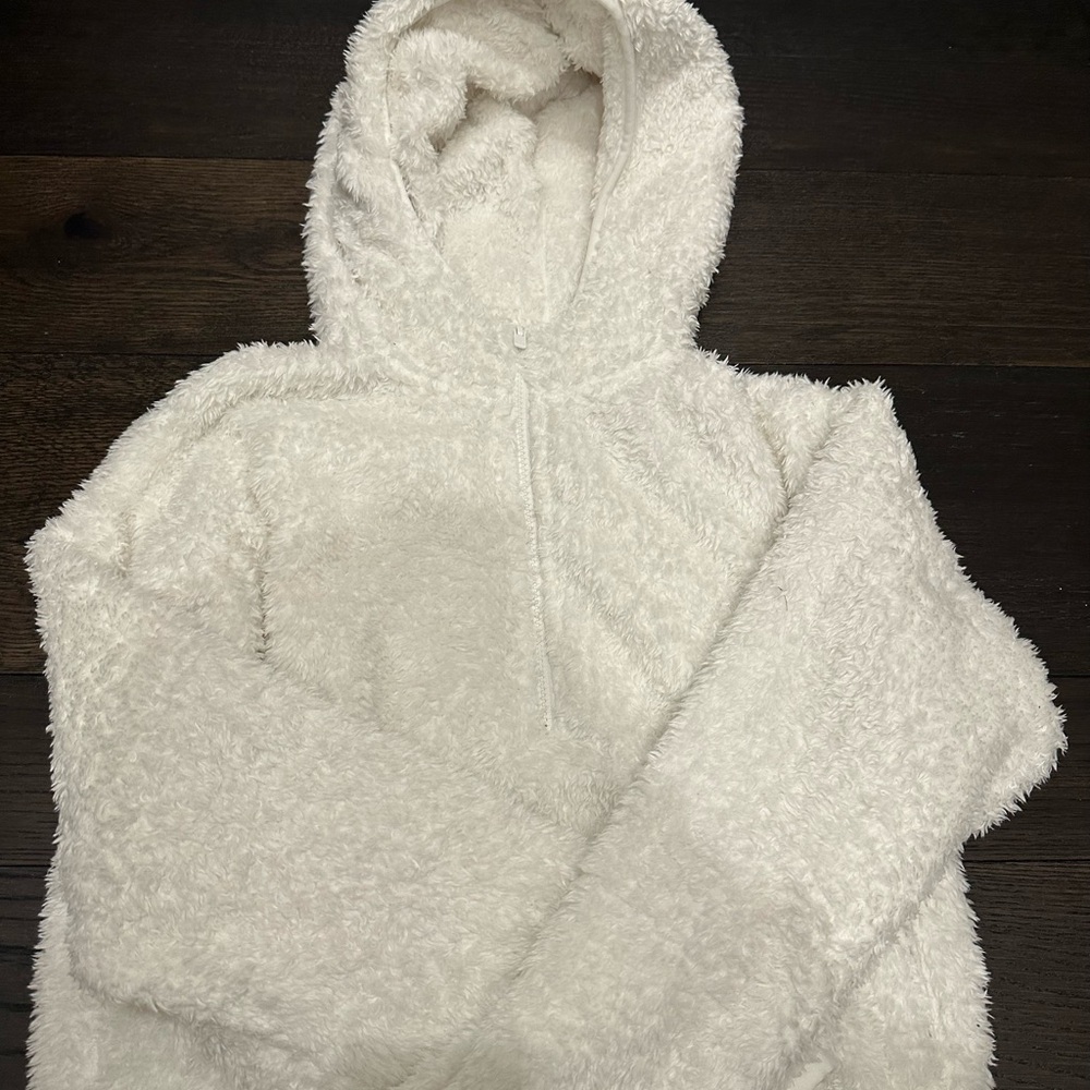 Aritzia Cozy White Hoodie